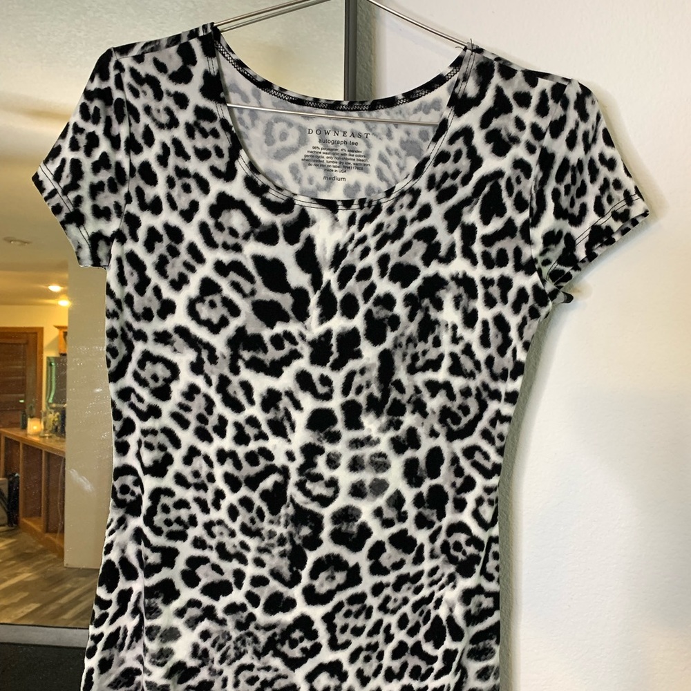 DOWNEAST Medium Black and white leopard tee